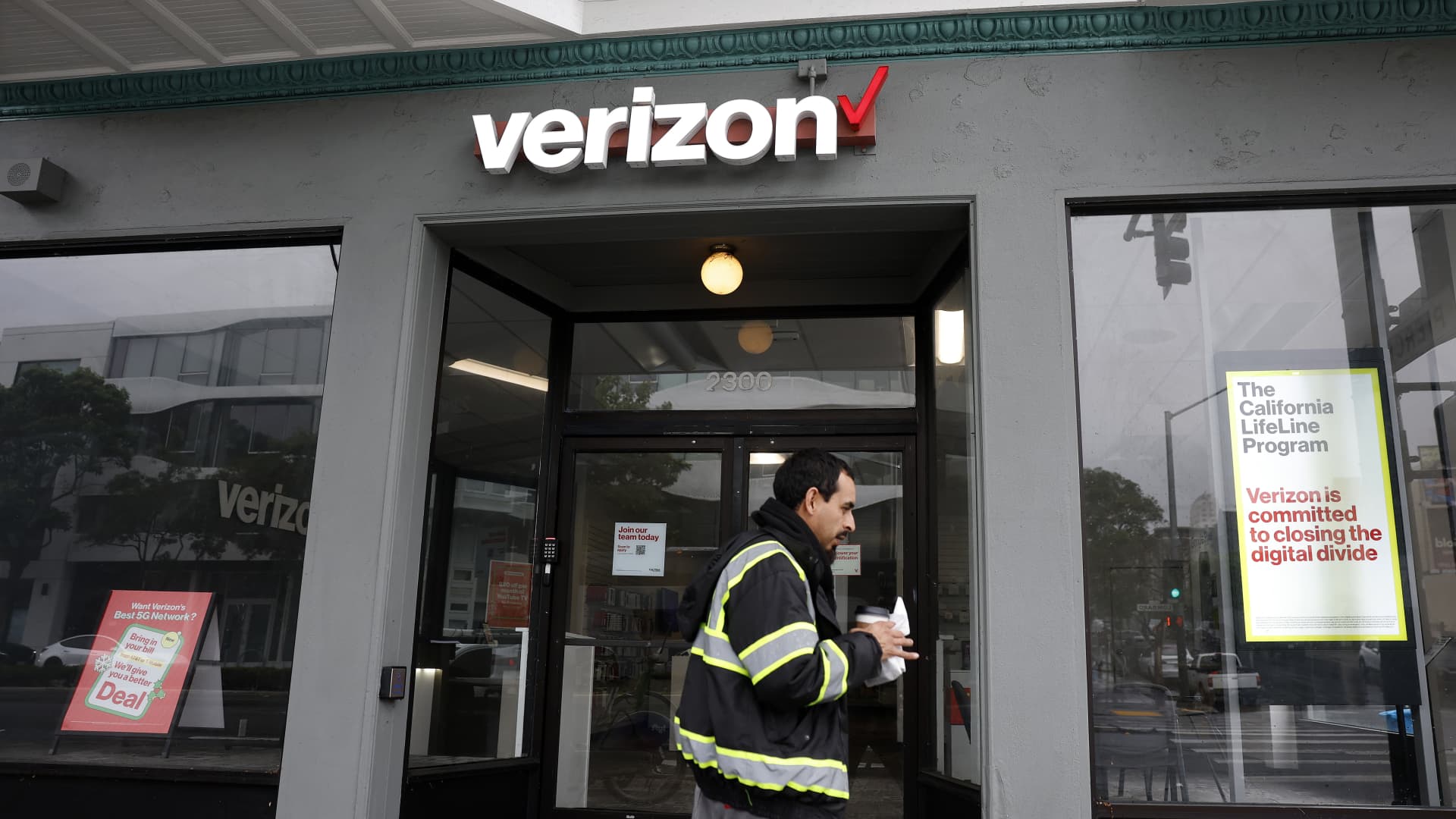 Verizon's 13,000 Cuts: Restructure or Ruthless Retreat?