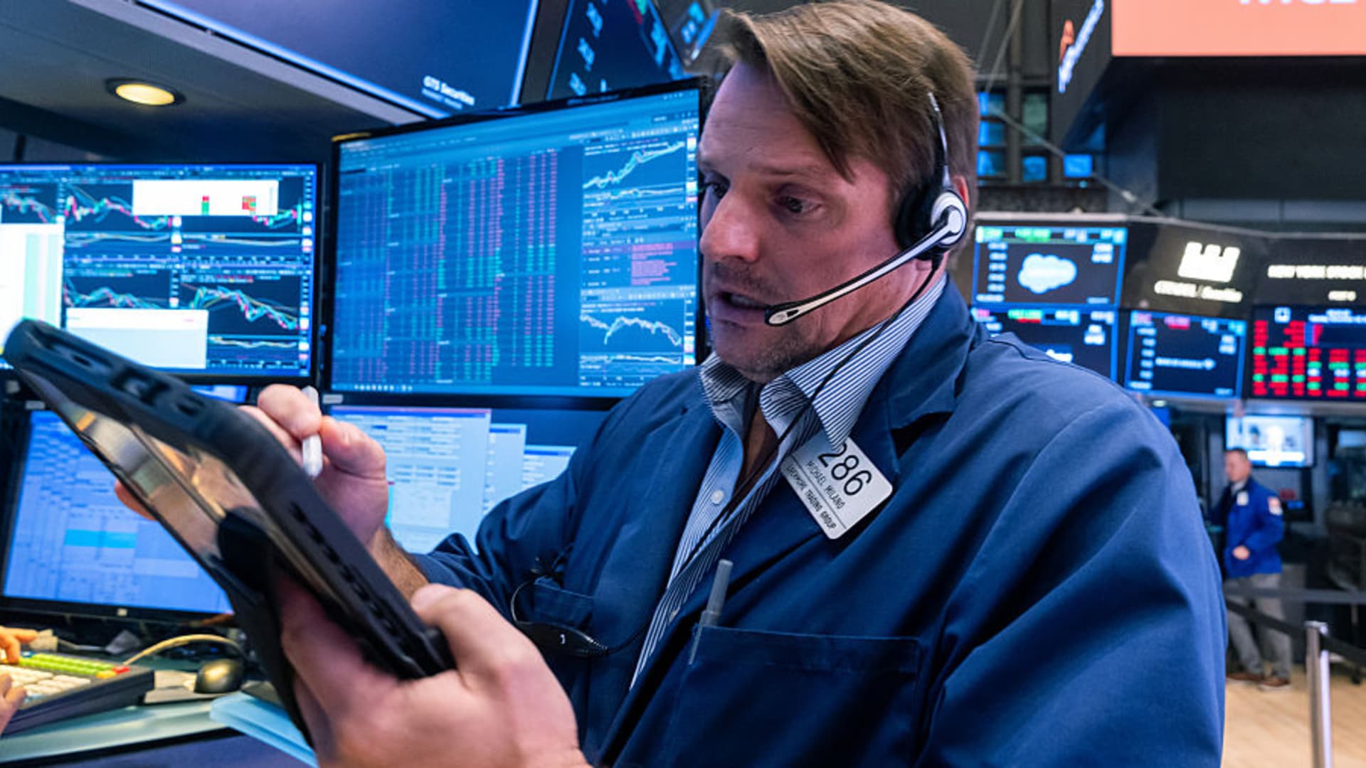 Market Plunges: AI Bubble Fears Trigger Stock and Bitcoin Crash Ahead of Nvidia Earnings!