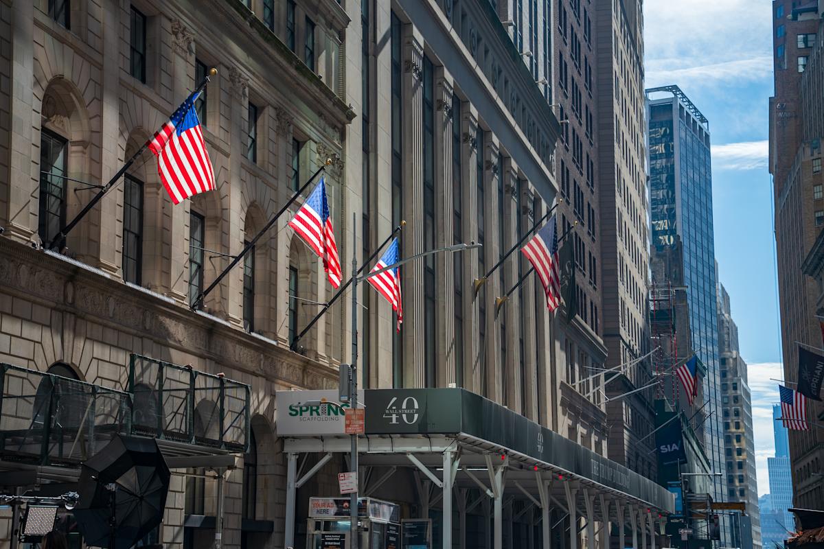 Wall Street's Wild Ride: The AI Dream Collapses