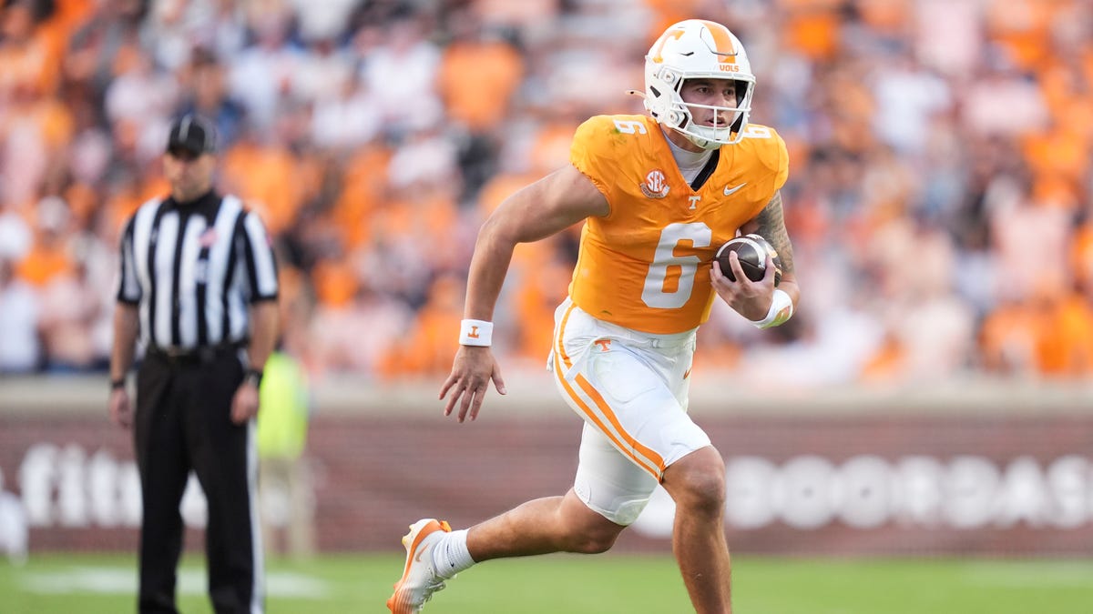 Smokey Grey Uniforms Return: Tennessee Ignites Neyland with a Century-Defying Statement Against New Mexico State!