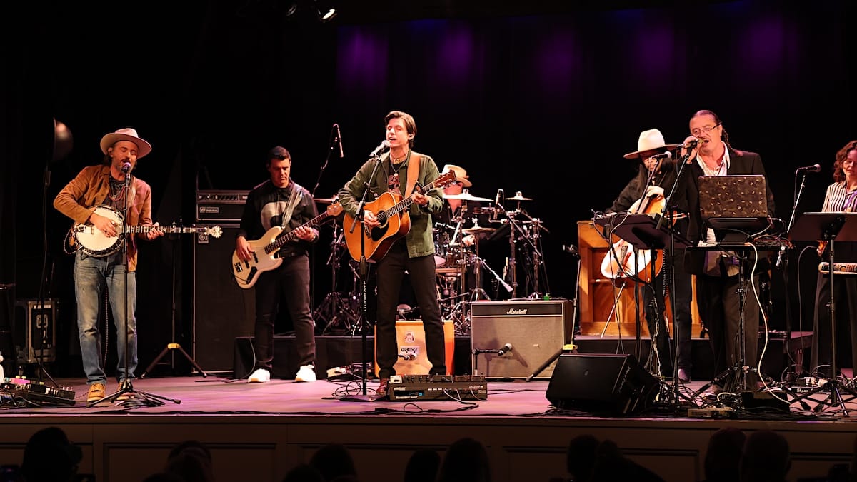 AVTT/PTTN: The Forced Marriage of Folk and Freak Show