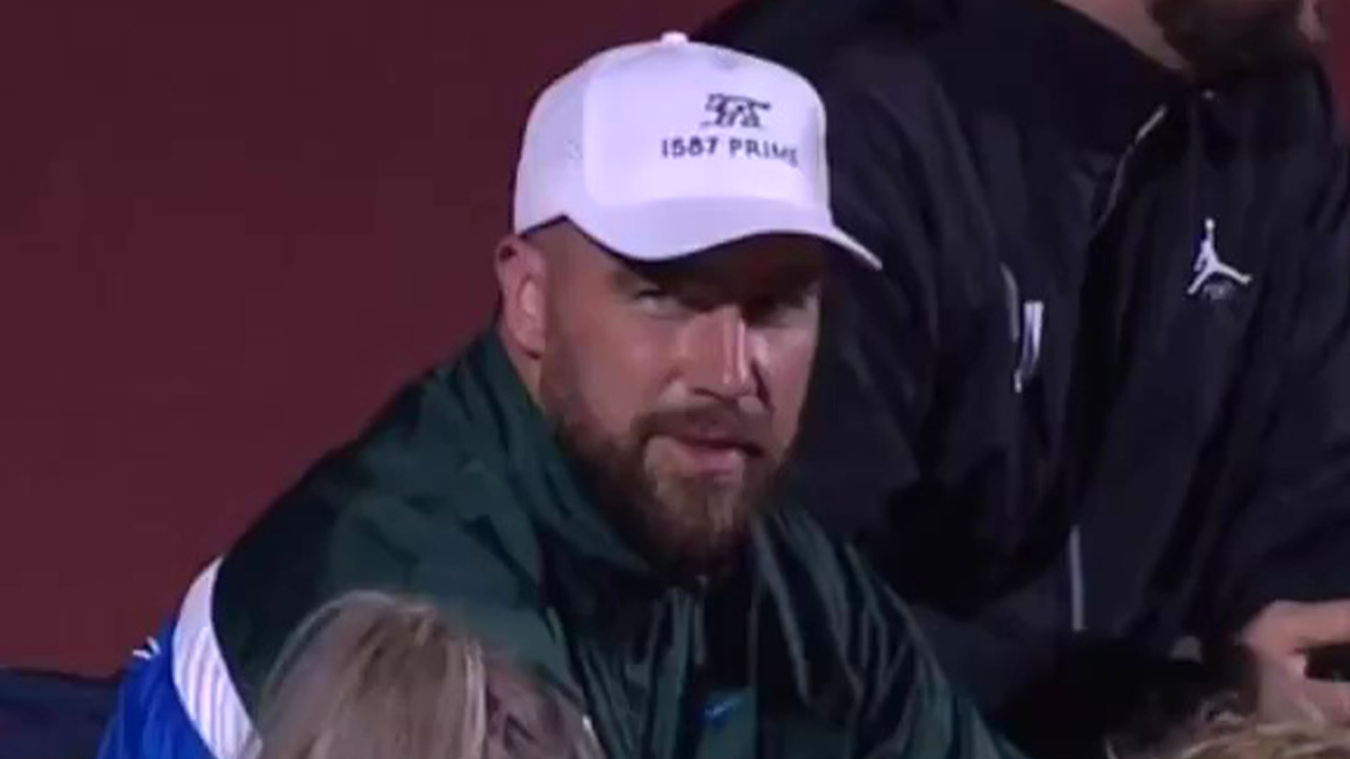 TRAVIS KELCE SHOCKS FANS WITH SURPRISE APPEARANCE AT KANSAS HIGH SCHOOL PLAYOFF GAME