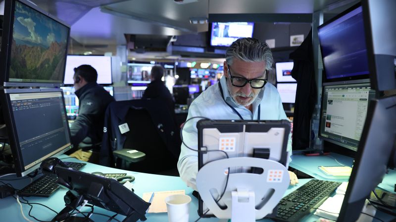 Market Plunges: AI Bubble Fears Trigger Stock and Bitcoin Crash Ahead of Nvidia Earnings!