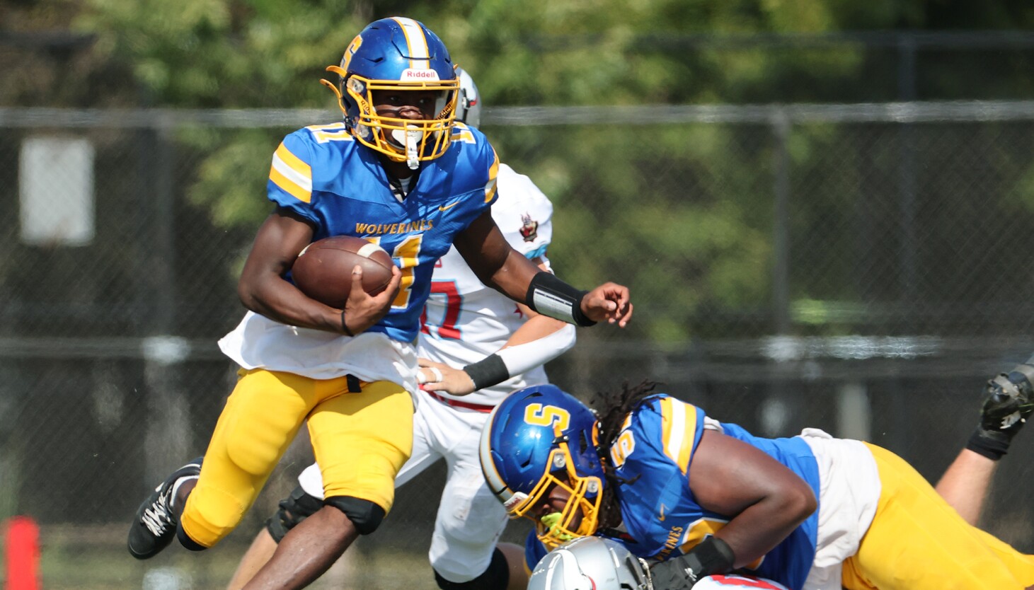 Chicagoland's Gridiron Gladiators Battle for State Glory: The IHSA Quarterfinals Deliver Unforgettable Spectacle!