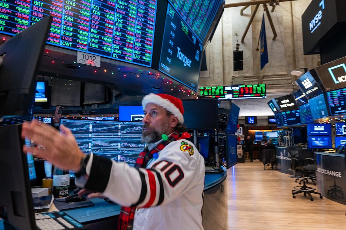 Wall Street's Latest Scam: Futures Slip After Fake Record