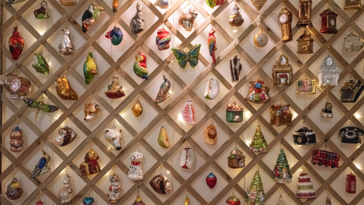 Sports Teams Weaponize Refugee Crisis for Holiday PR Stunts