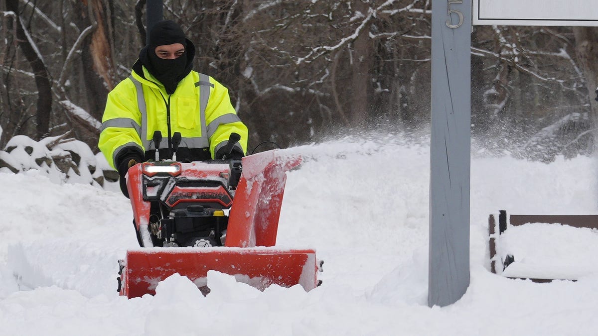 Upstate NY Snow Chaos: Travel Paralysis Predicted