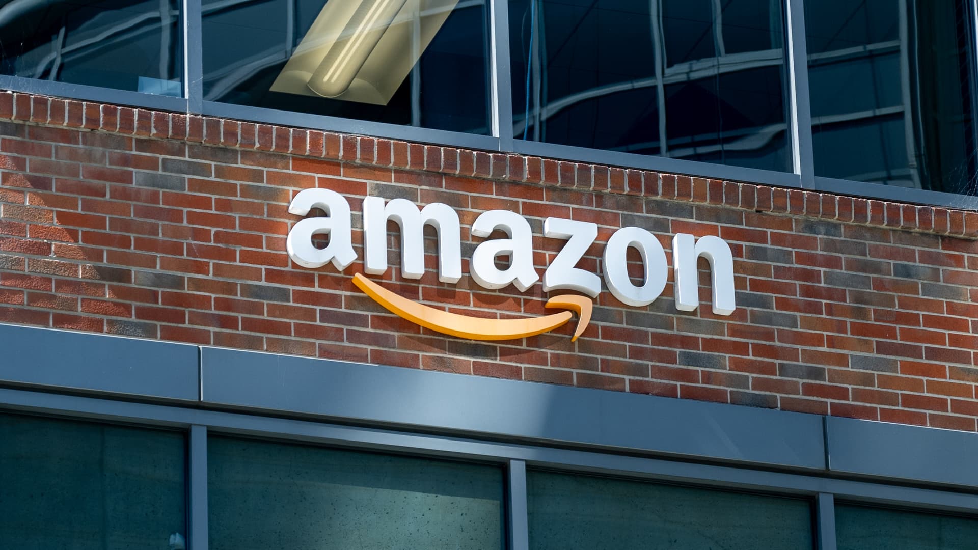 Amazon Cuts 16,000 Jobs Amid Restructuring and Economic Headwinds