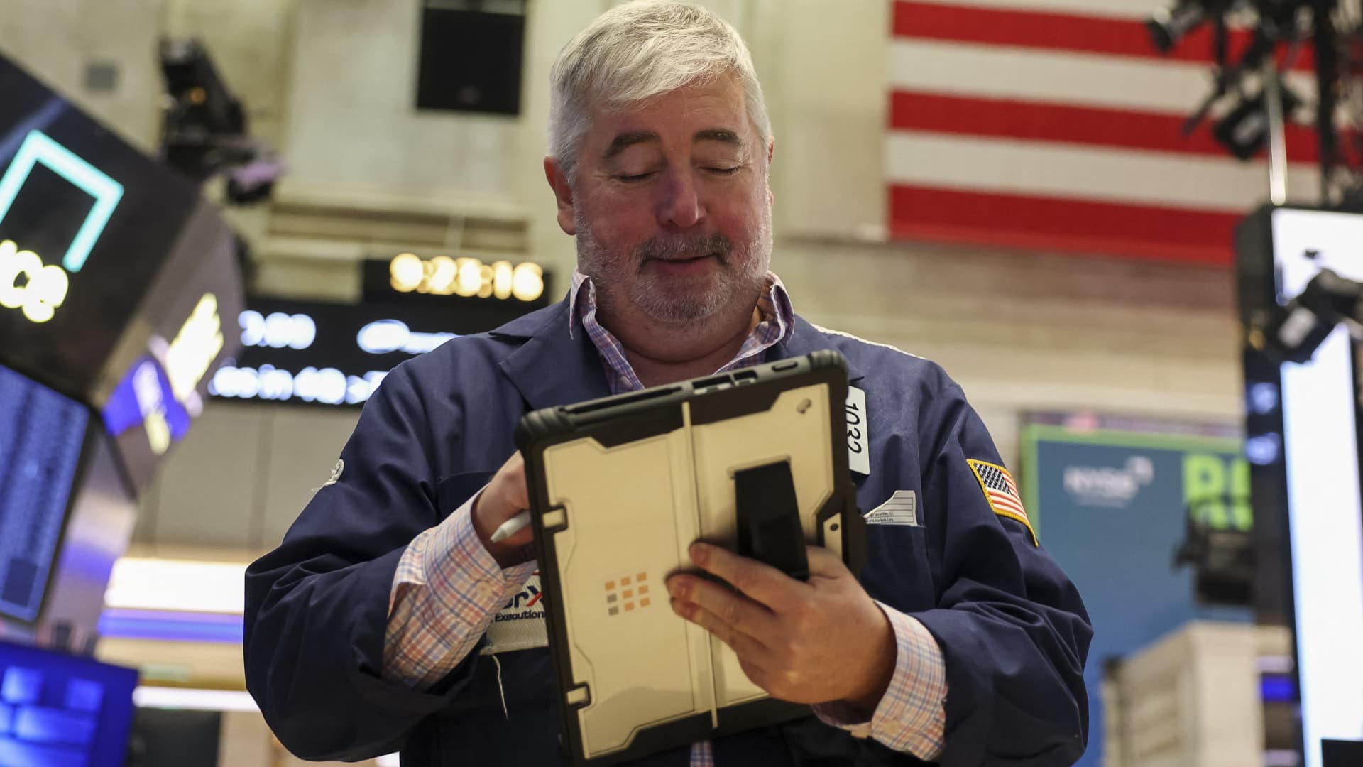 Stocks Hit Record Highs Amid Fed Independence Concerns