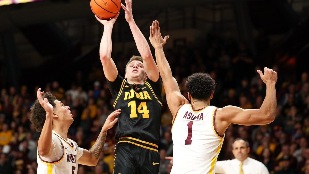 Iowa and Illinois Clash in Crucial Big Ten Basketball Matchup