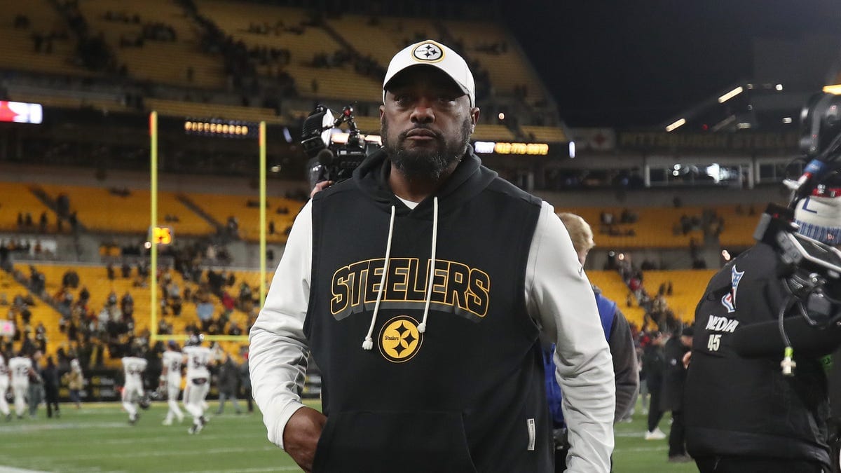 Steelers Stick with Coach Tomlin After Playoff Exit