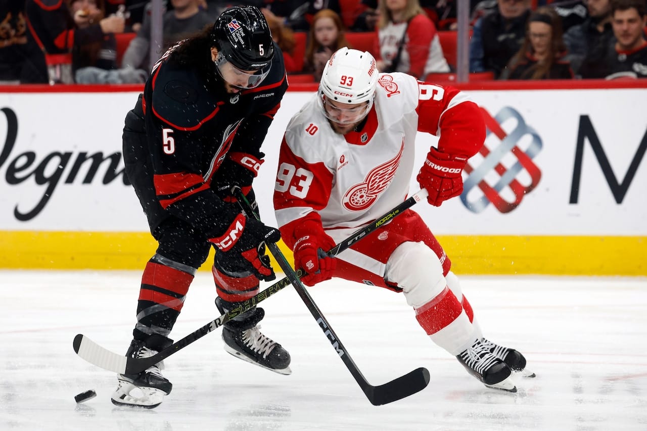 NHL: Hurricanes, Red Wings Clash in Top-Tier Eastern Showdown