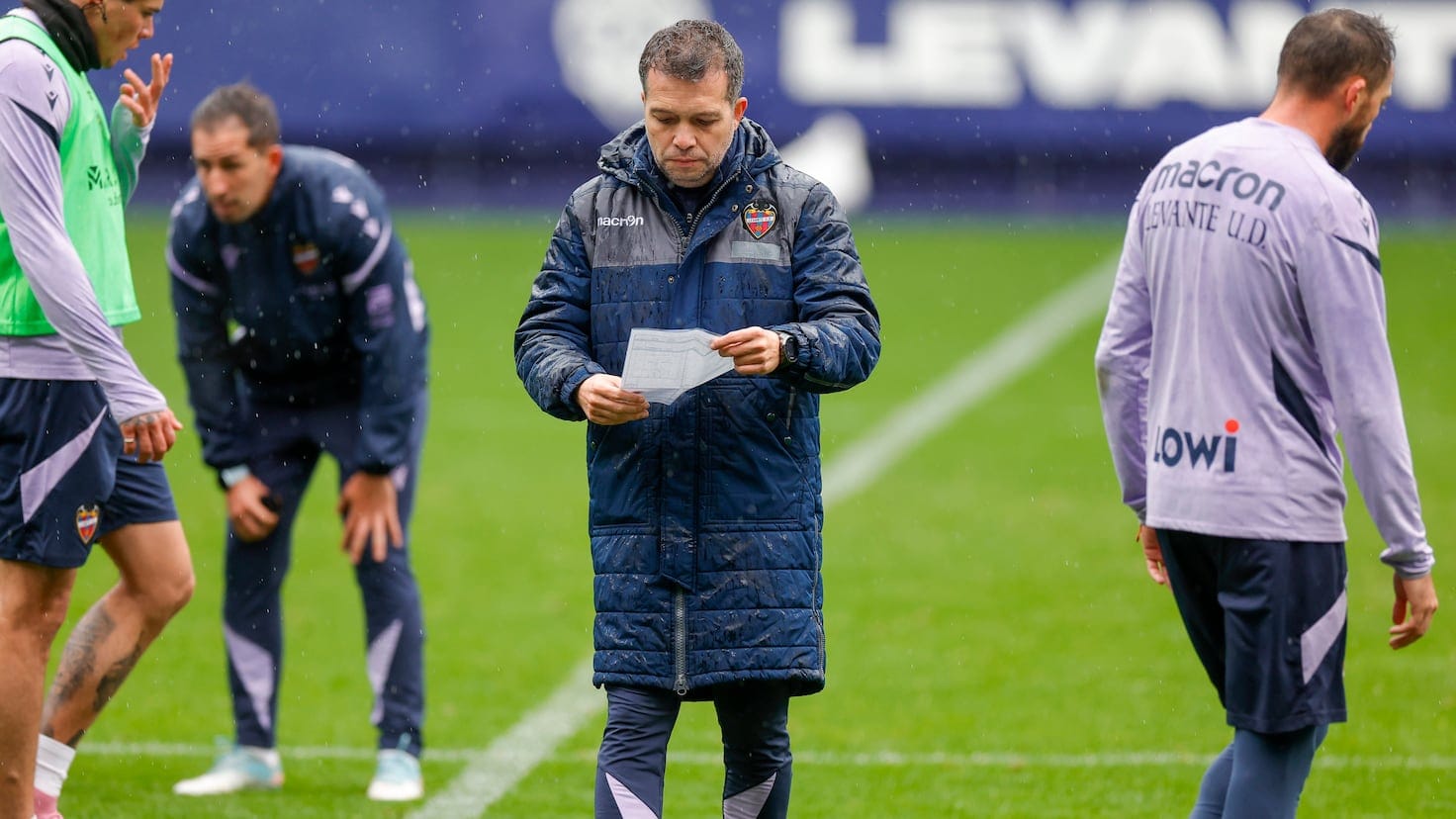 Luís Castro's Revolution: Levante Seeks Salvation Against Espanyol