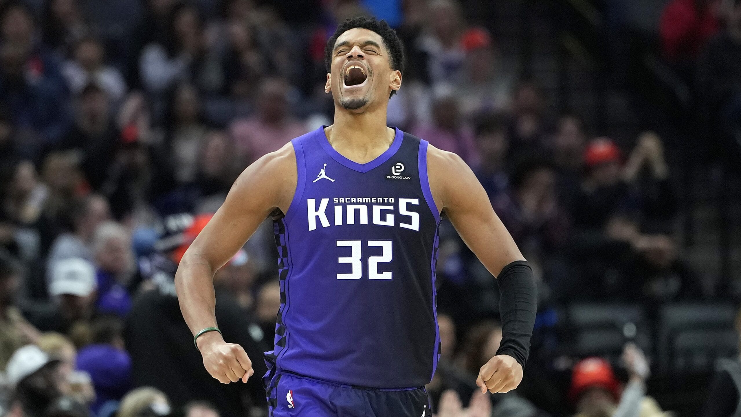 Kings' Rookie Cardwell Nears Double-Double in Win