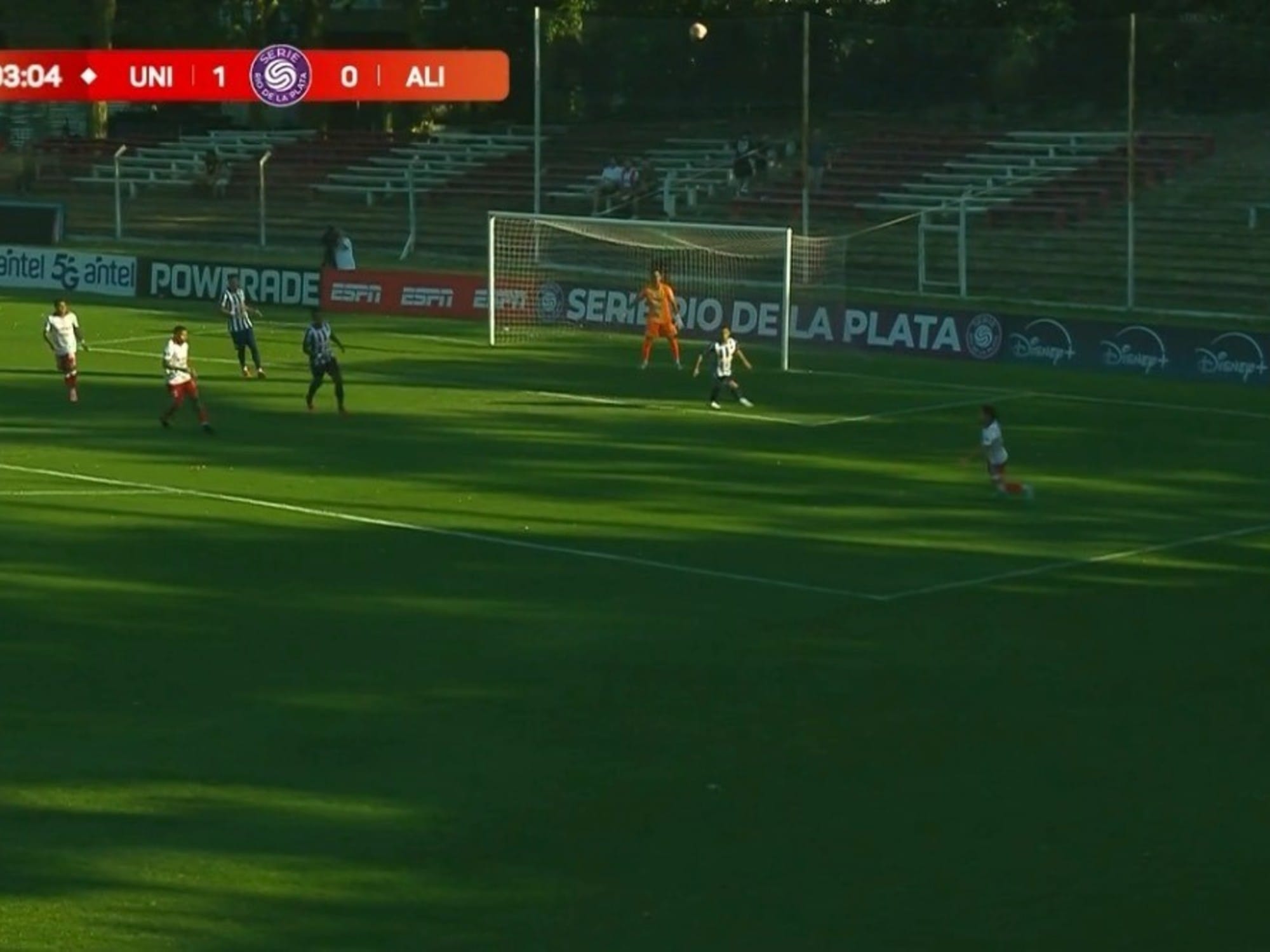 Advíncula Debuts as Alianza Lima Kicks Off Pre-Season in Uruguay