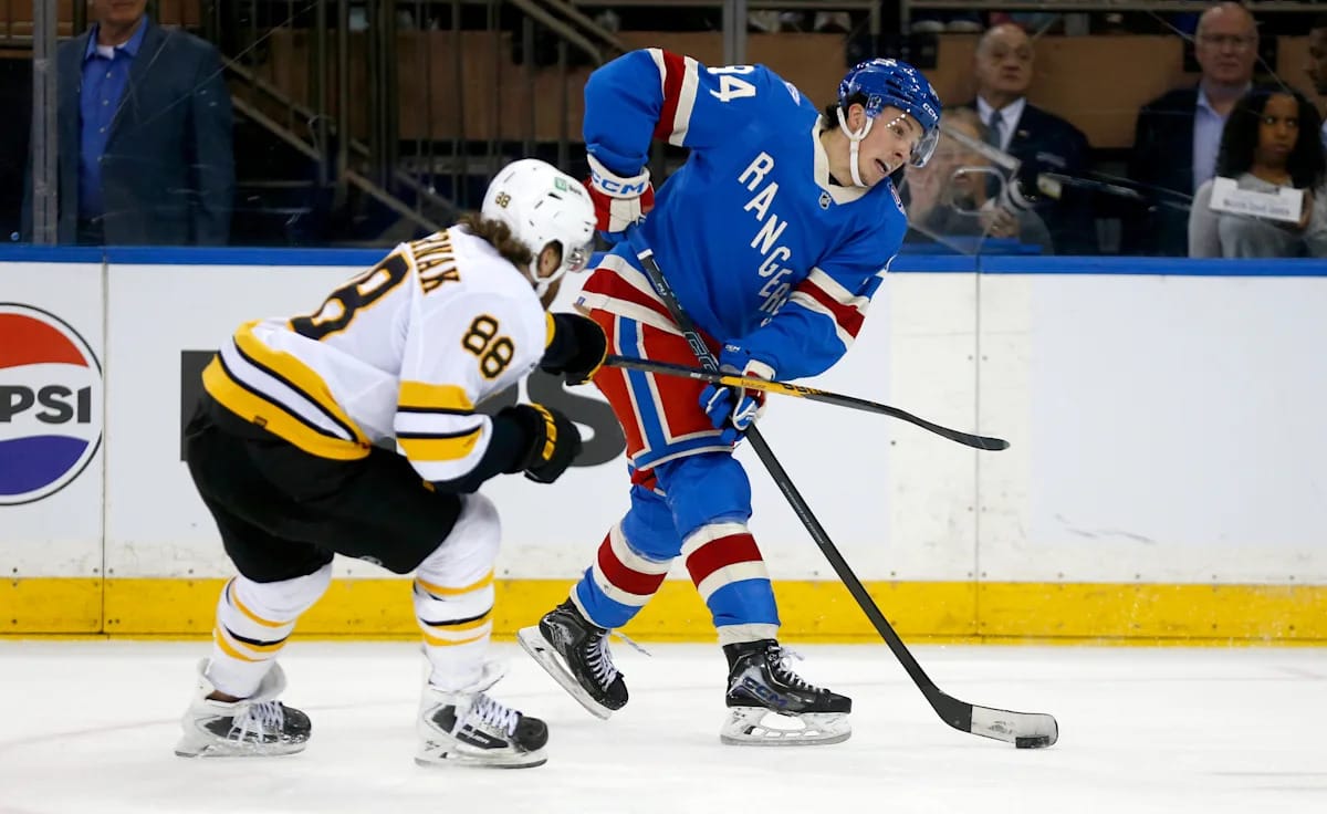 Pastrnak Joins Bruins Elite with 900 Career Points Milestone