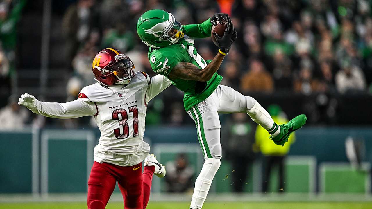 Eagles' Kicker Woes Persist into Playoffs Amidst Smith's Milestone