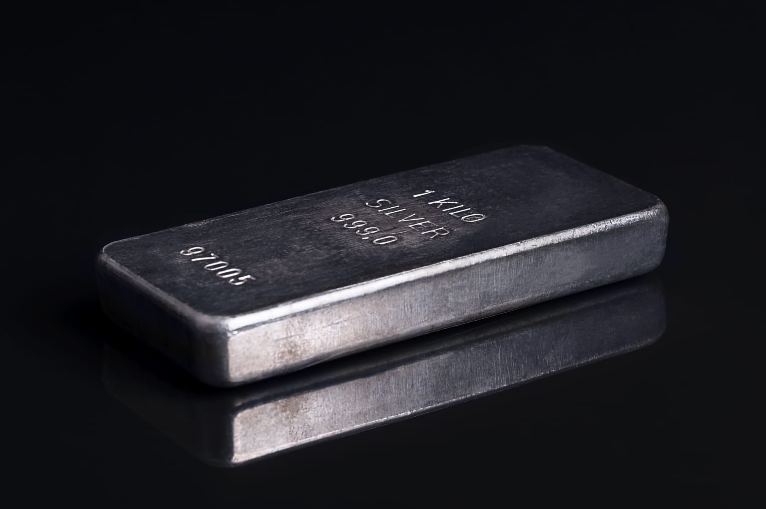 Silver Surges Over $119, Marking Significant Annual Gain