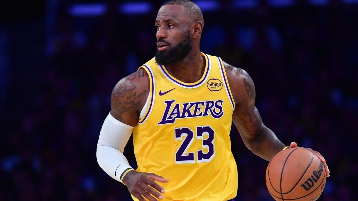 Lakers Face Cavaliers in Key Midseason Clash