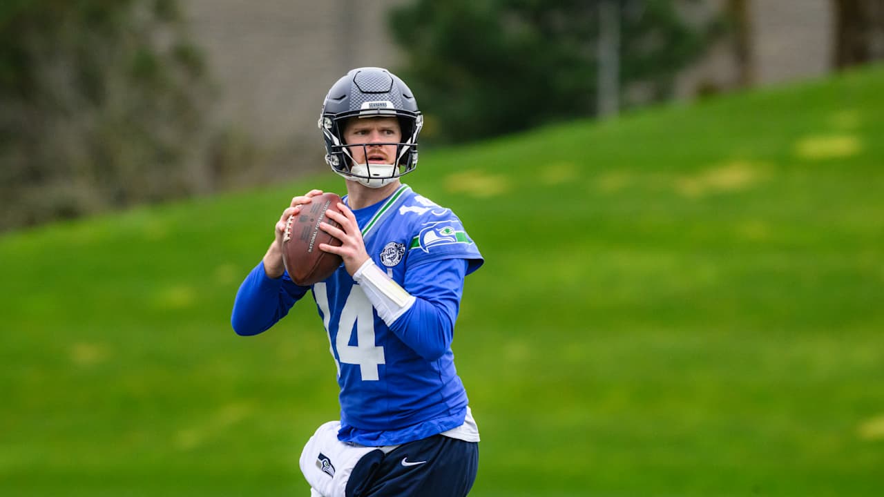 Darnold Questionable for Seahawks Playoff Game, Lock Ready