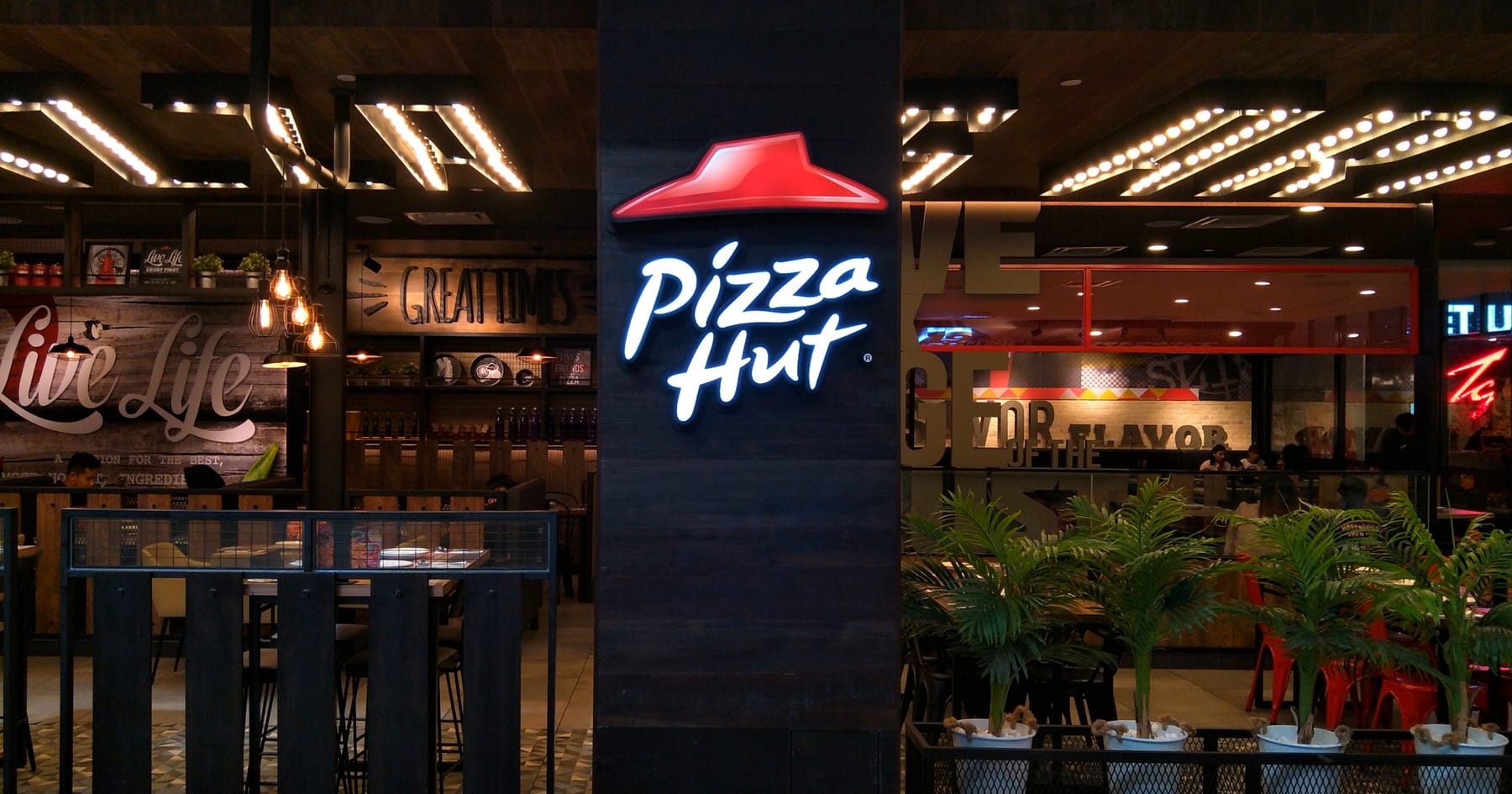 Strategic Restructuring at Yum! Brands: The Institutional Rationale Behind Pizza Hut Store Closures